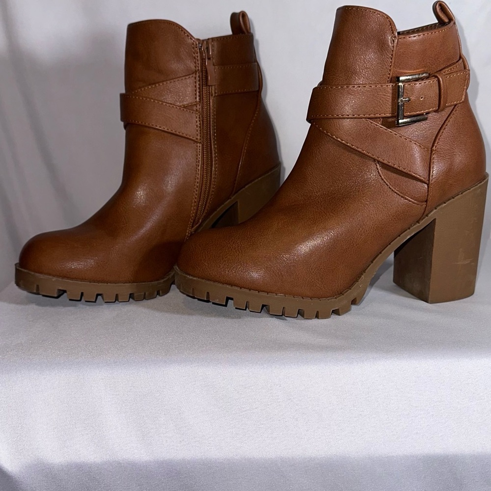 Chunky heel Booties.🥾 - Picture 4 of 7